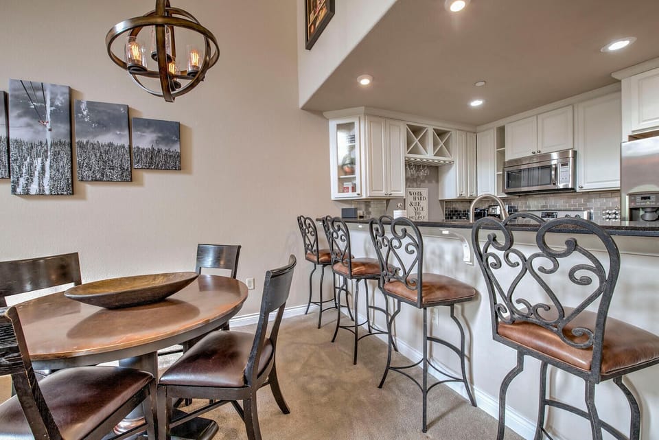 Plenty of space for the entire group or family to dine together