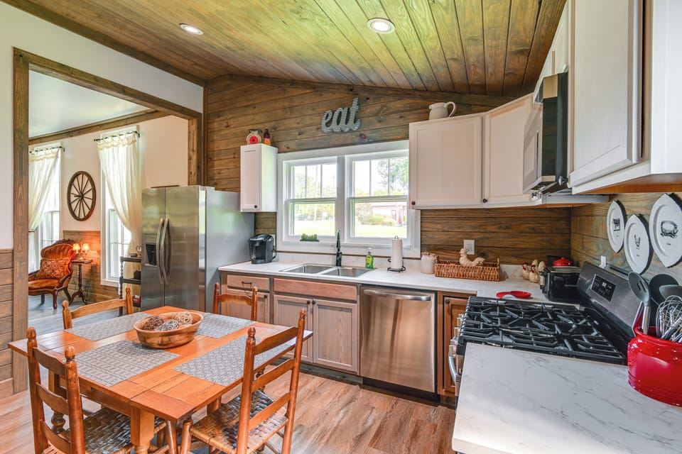 Kitchen | Single-Story Home | Free WiFi | Central A/C & Heating