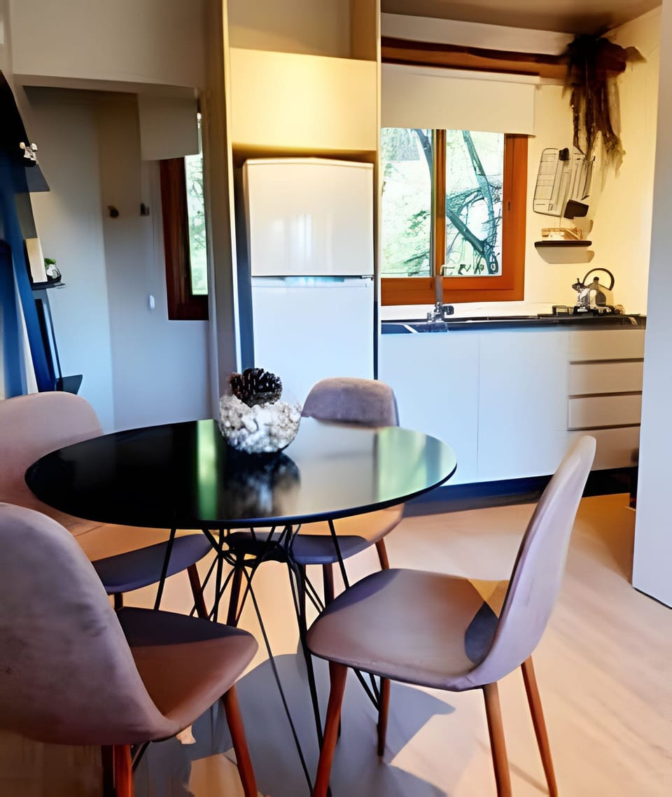 Basic Apartment | Dining