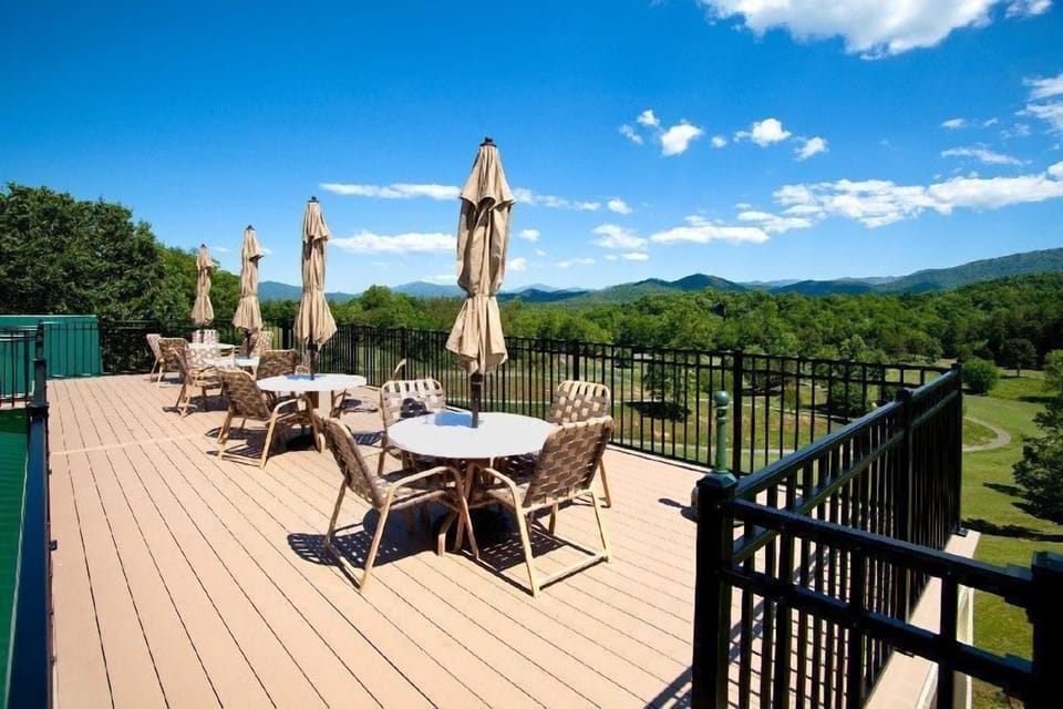 Laurel Valley Clubhouse View