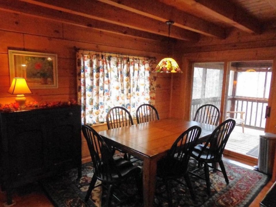 Laurel Haven Dining Area