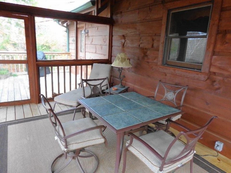 Laurel Haven Screened Porch
