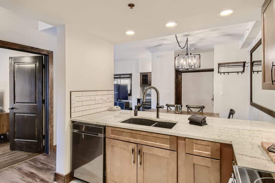 Fully equipped kitchen with dishwasher