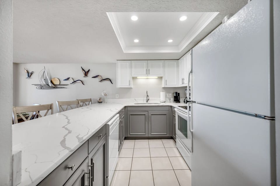 Large island/breakfast bar