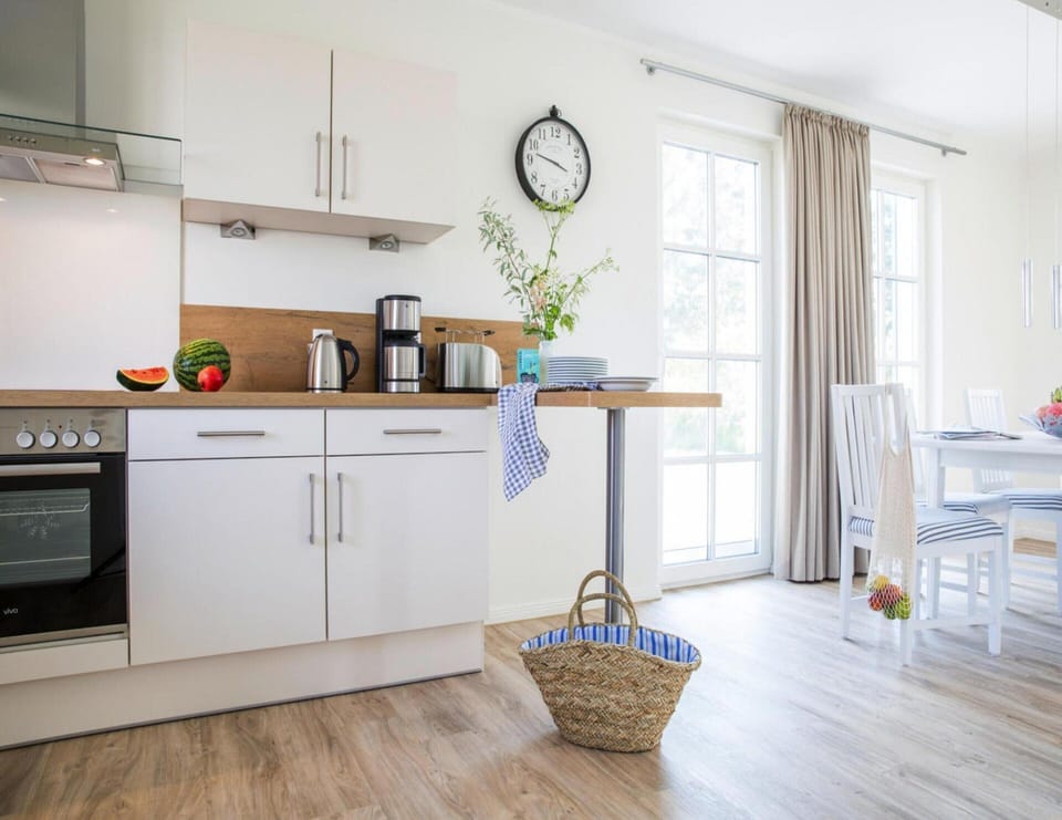 House | Private kitchen | Electric kettle, toaster, highchair