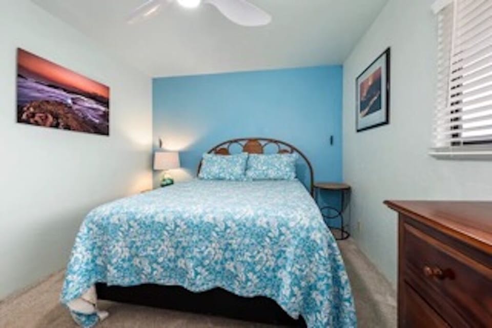 Second Bedroom (Queen Bed)