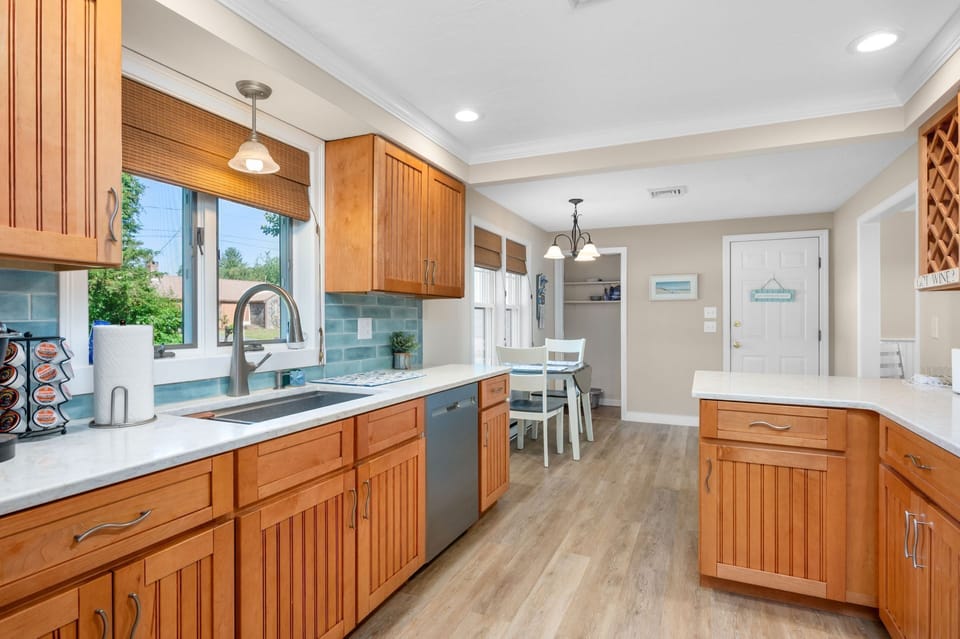 Kitchen with breakfast nook
