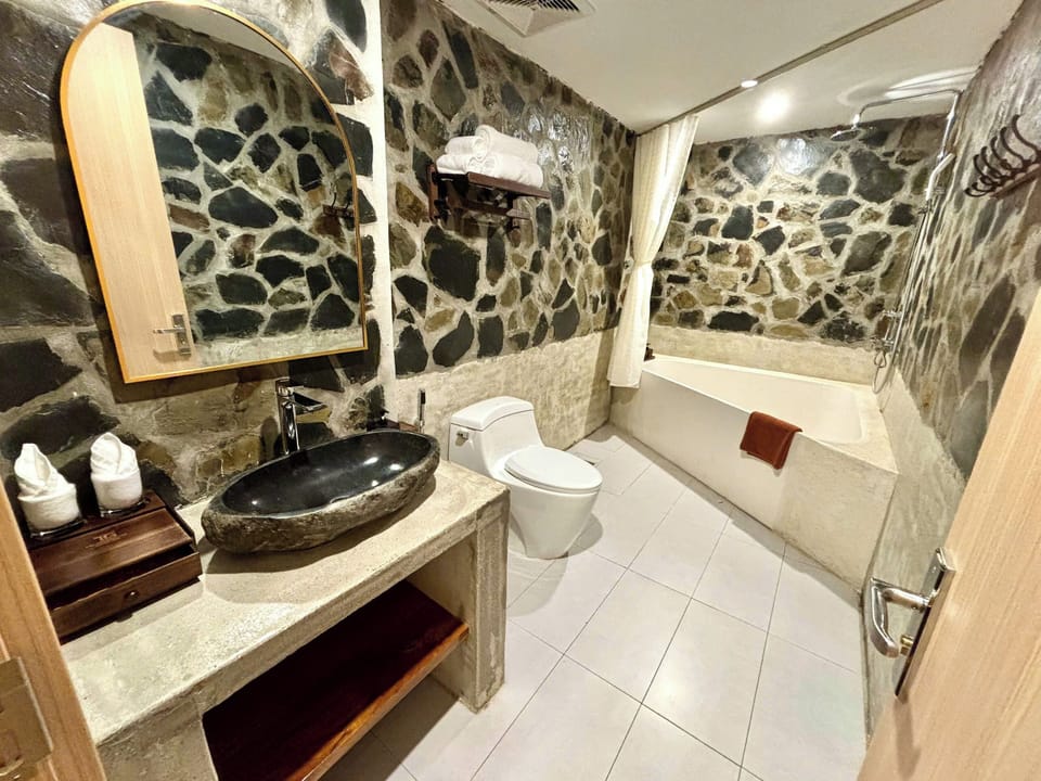 Family Room, Accessible Bathtub | Bathroom | Shower, hair dryer, slippers, towels