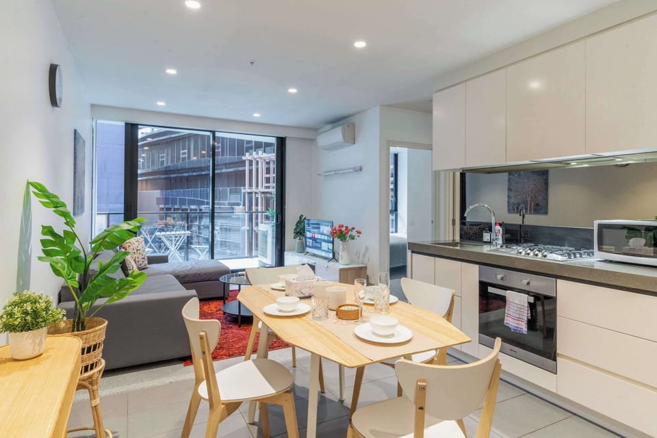 OPEN PLAN LIVING AREA