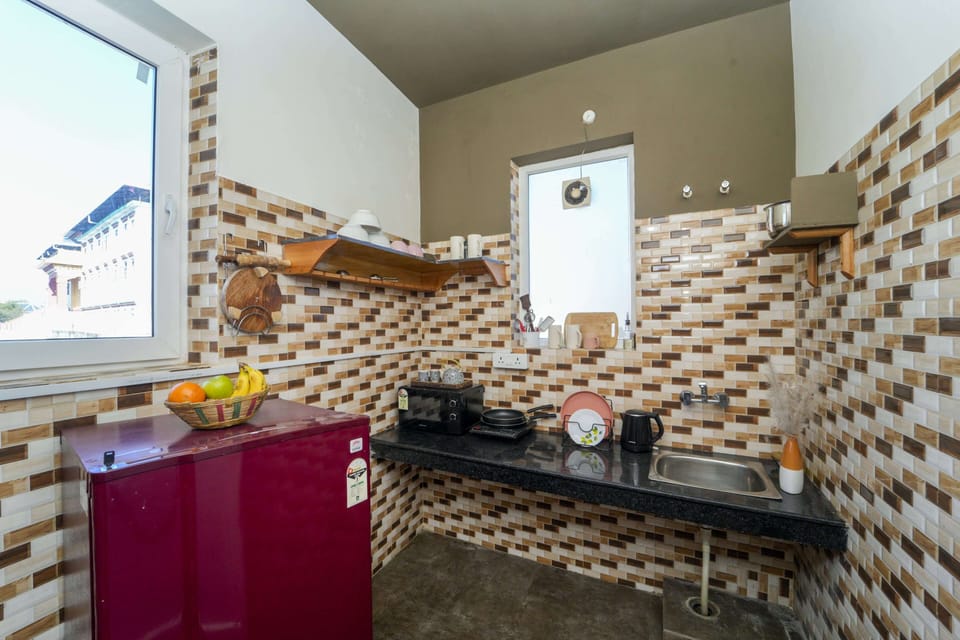 Deluxe Apartment, City View | Private kitchenette