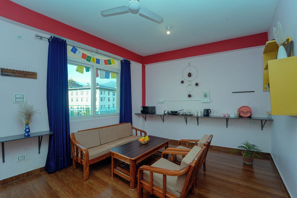 Luxury Studio, Mountain View | Free WiFi, bed sheets