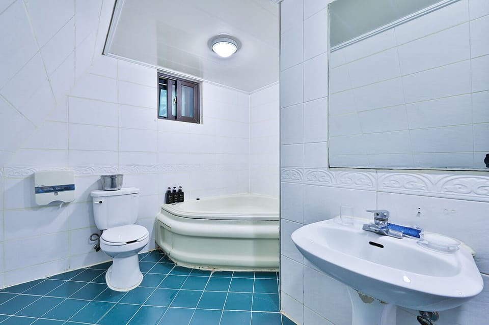 Basic Quadruple Room, Private Bathroom (Parking available) | Bathroom | Hair dryer, towels, soap, shampoo