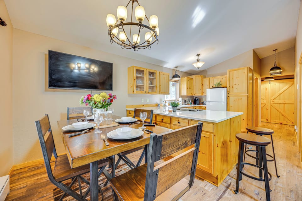Dining Area | Smart TV | Dishware/Flatware | Electric Heating | Free WiFi