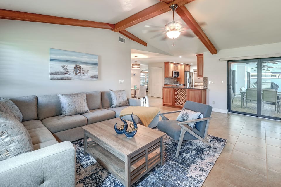 Living Room | Smart TV | Central A/C & Heating