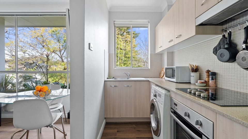 Enjoy the perfect balance of function and style in this compact, well-equipped kitchen