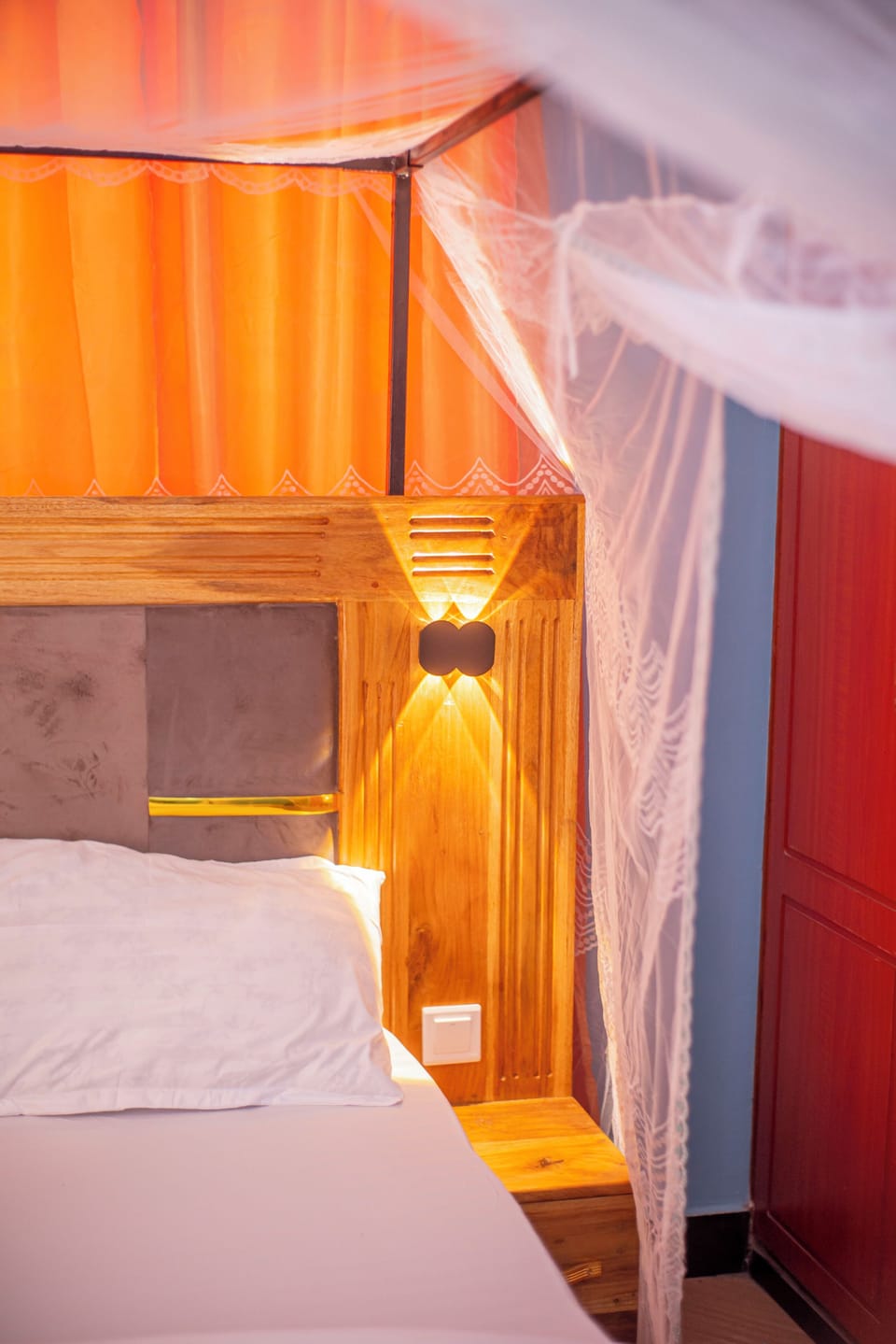 Free WiFi, bed sheets