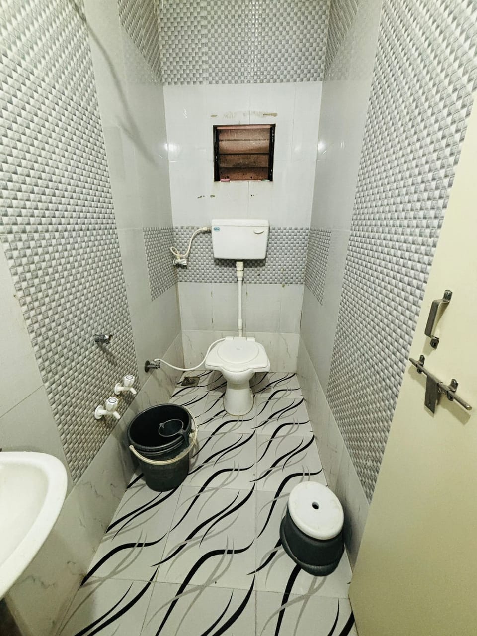 Deluxe Double Room, City View | Bathroom | Shower, free toiletries, towels, soap
