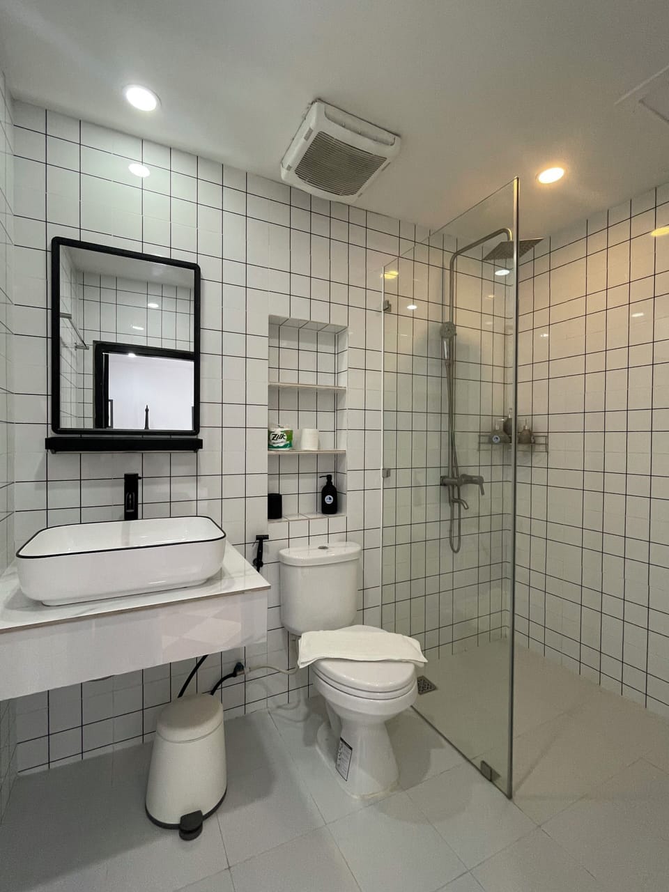 Shower, free toiletries, hair dryer, slippers