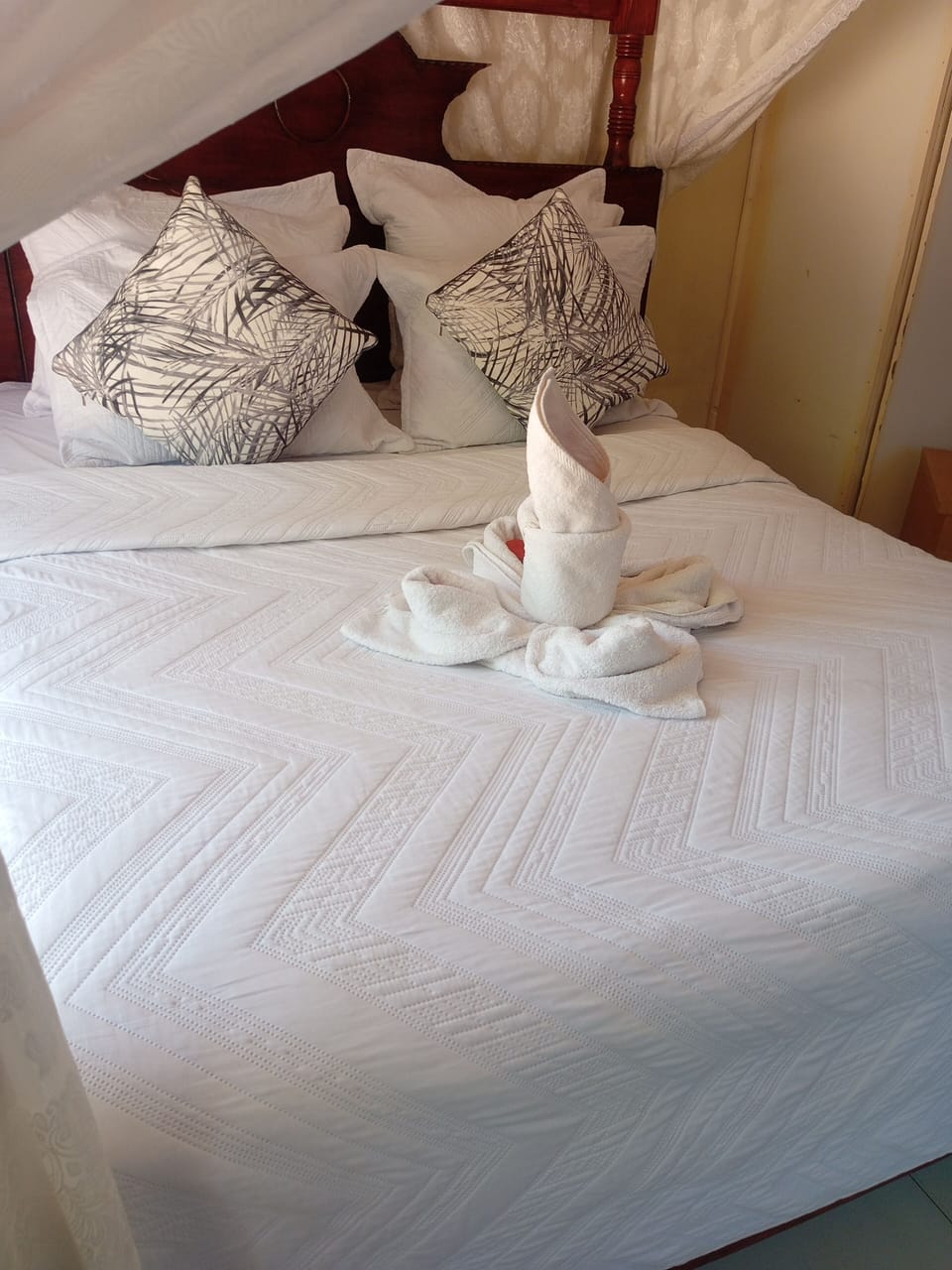 Deluxe Room, Balcony, Park View | WiFi (free), bed sheets