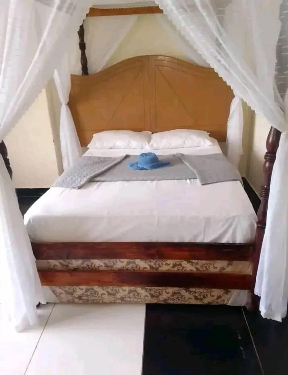 Deluxe Room, Balcony, Park View | WiFi (free), bed sheets