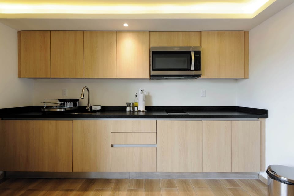 Full kitchen