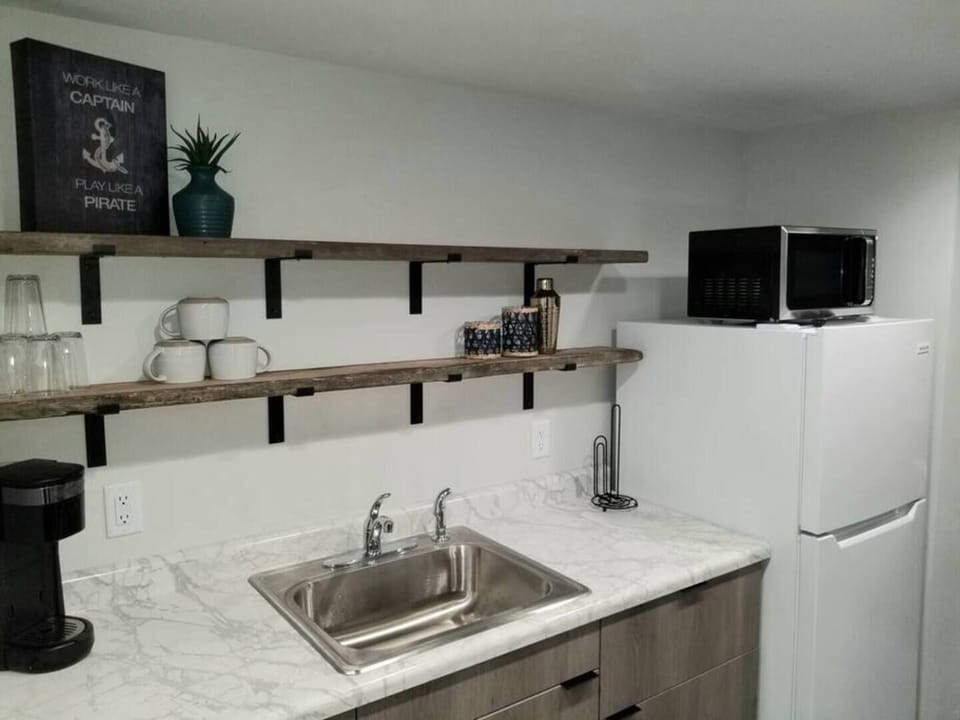 Kitchenette with coffee (both cups or grounds) microwave, refrigerator, toaster oven, hot plate, pans, glasses, cups, drink shaker and wine opener. All the linens. 