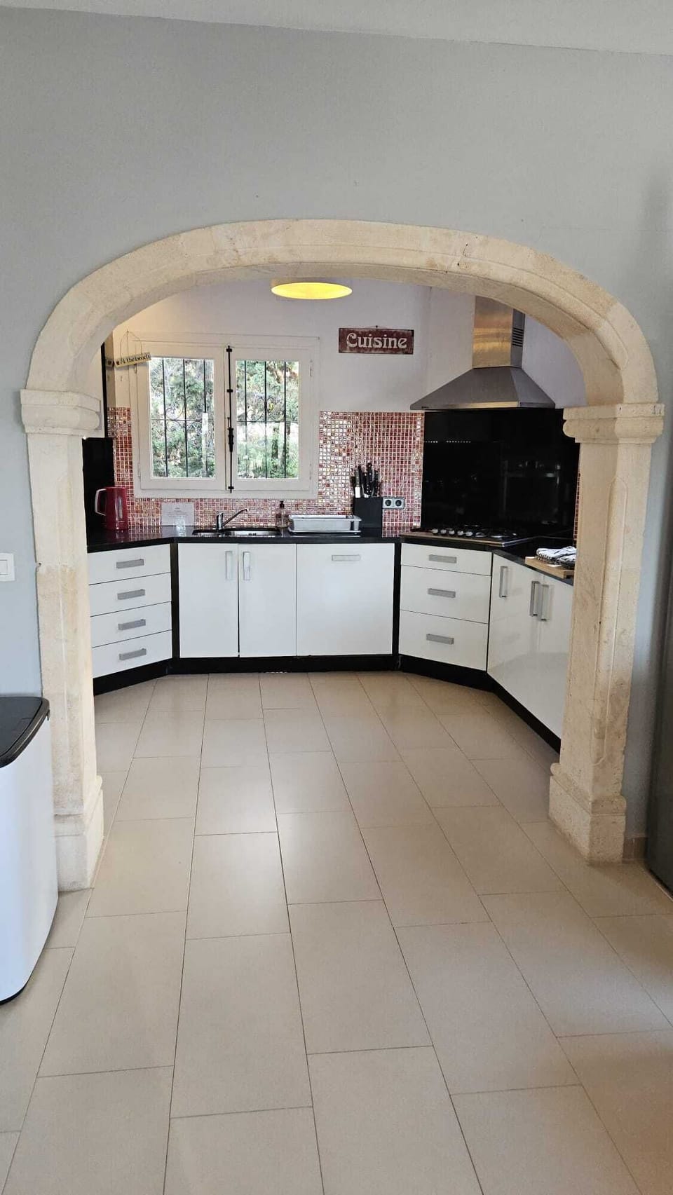 Fully fitted kitchen
