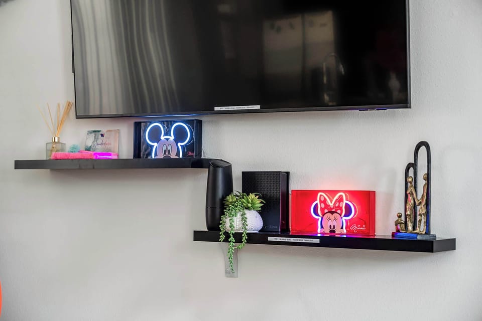 Lovely decor with a modern theme!