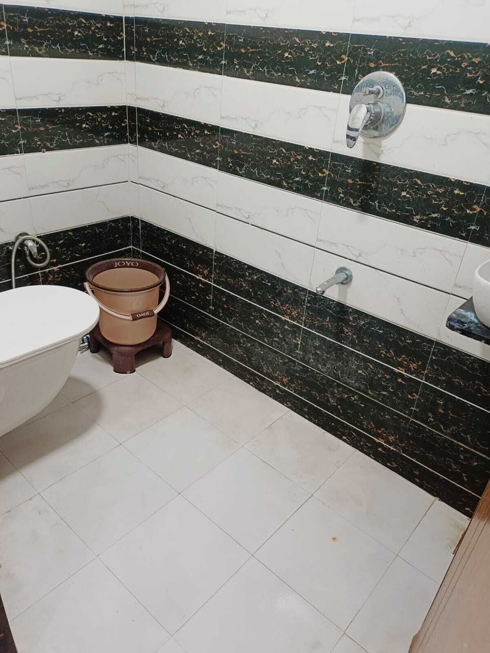Deluxe Double Room, City View | Bathroom | Shower, rainfall showerhead, free toiletries, soap