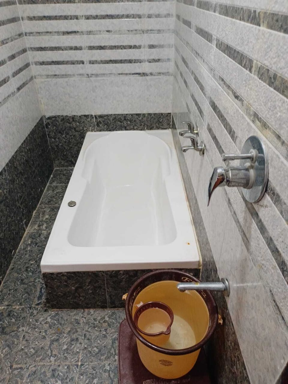 Deluxe Double Room, City View | Bathroom | Shower, rainfall showerhead, free toiletries, soap