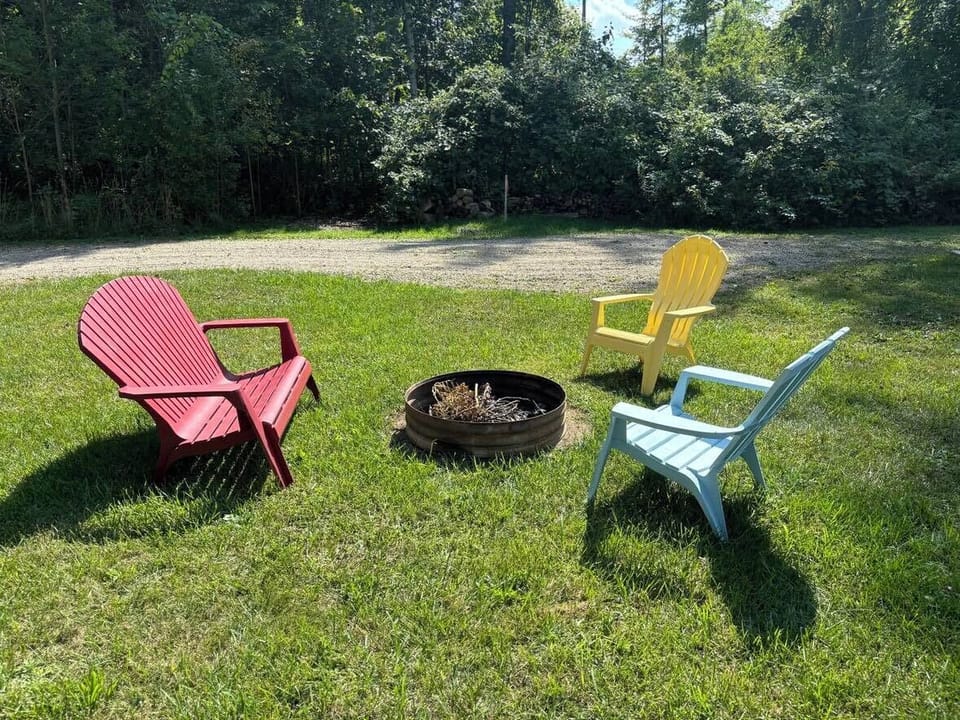 Beachy Bungalow private firepit with seating