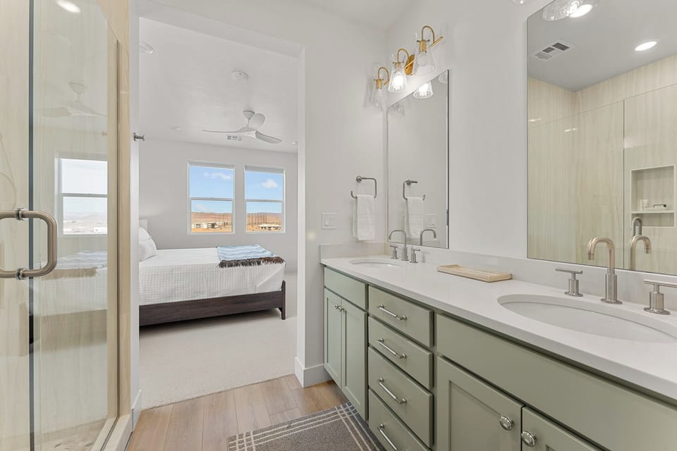 King Bedroom Bathroom