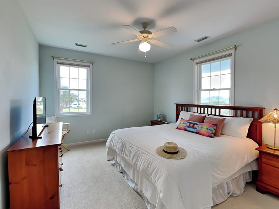 Third Bedroom - King Bed, Smart TV + Ensuite Bathroom - Second Floor