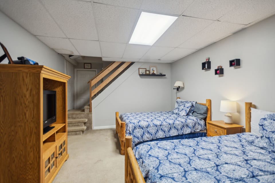 House, 3 Bedrooms | 3 bedrooms, desk, laptop workspace, iron/ironing board