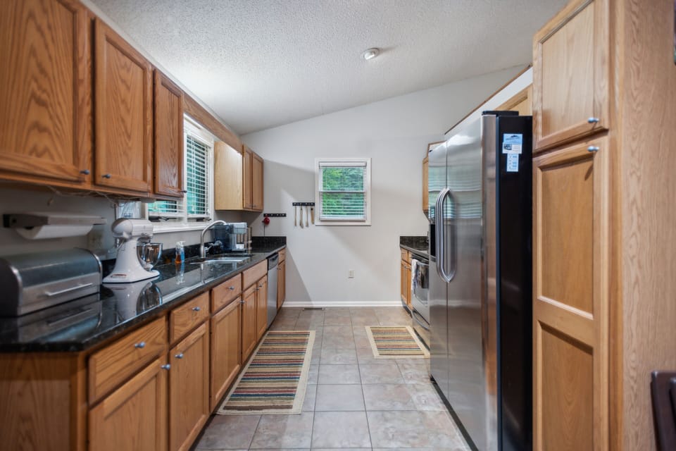 House, 3 Bedrooms | Private kitchen | Fridge, oven, coffee/tea maker, electric kettle