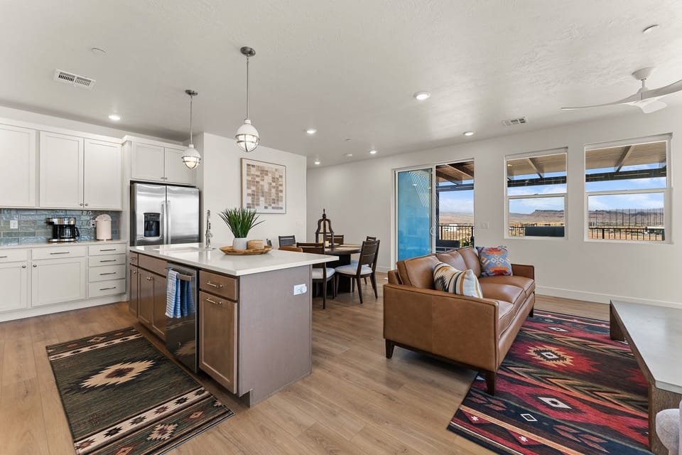 Condo, 3 Bedrooms | Private kitchen | Fridge, oven, coffee/tea maker, toaster