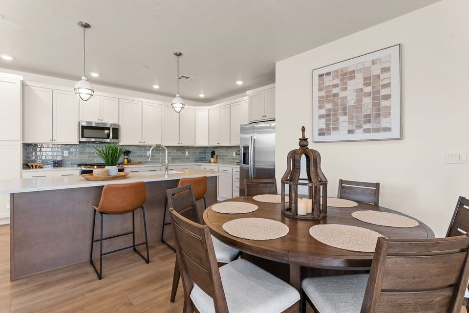 Condo, 3 Bedrooms | Dining