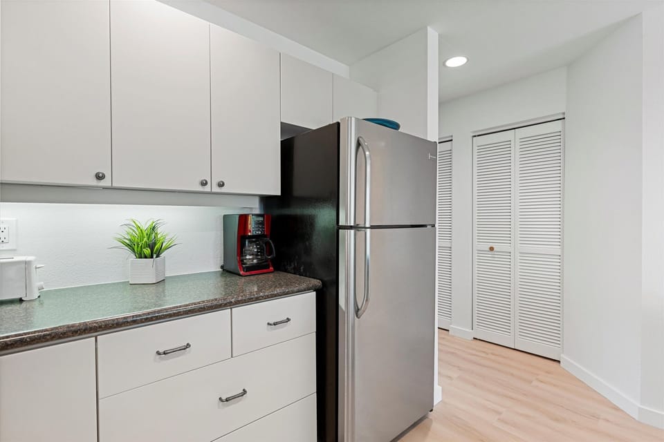 Condo, 1 Bedroom | Private kitchen | Coffee/tea maker, fridge, oven, stovetop