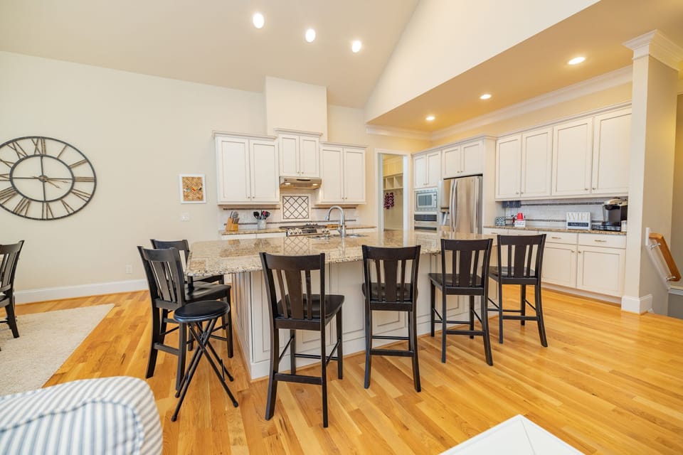 Kitchen Island with seating for 6