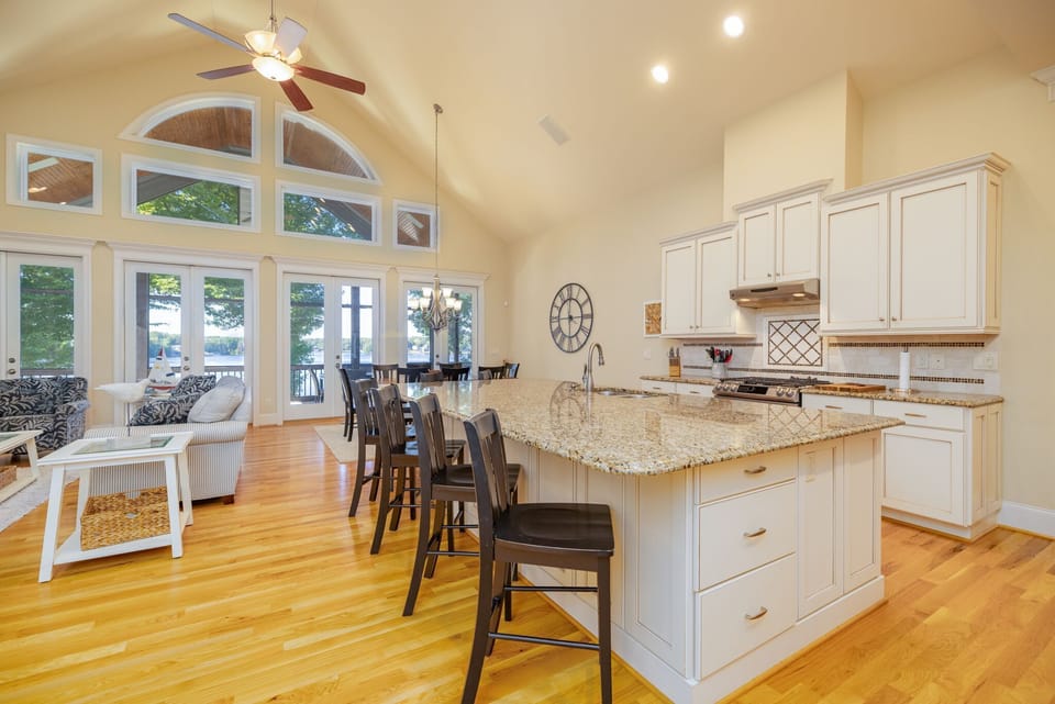 Kitchen Island (10' x 6') Main Level, seats 6