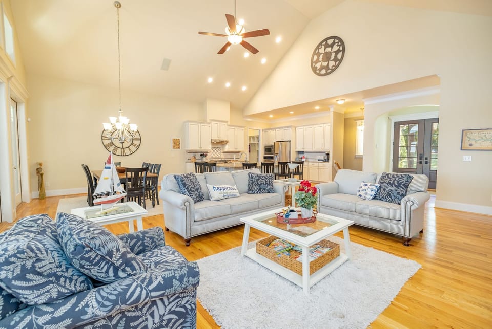 Family Room , Main Level