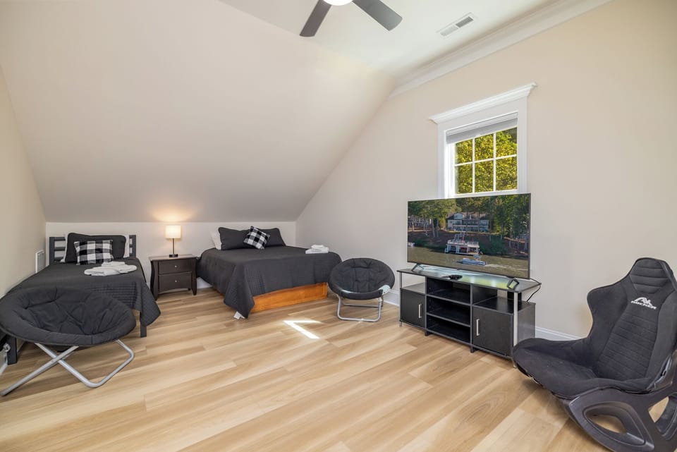Bedroom #8, 7 dwarfs room.
Queen and Twin bed shown, TV, and Gaming, Upper Level