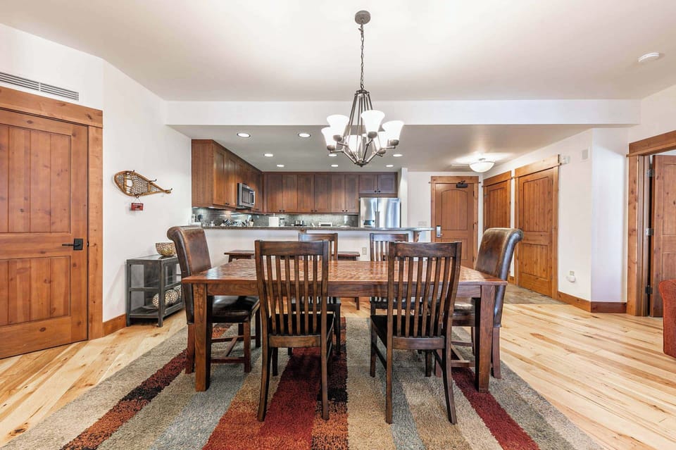 7001 Northstar Dr Unit 307-print-006-016-Interior-3362x2240-300dpi