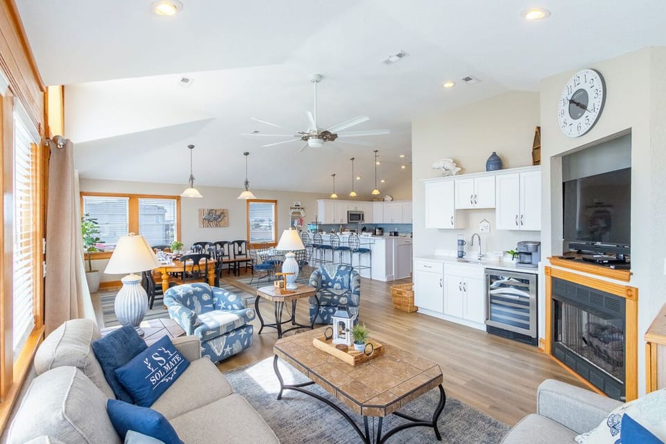 Top Level Living Area (7)