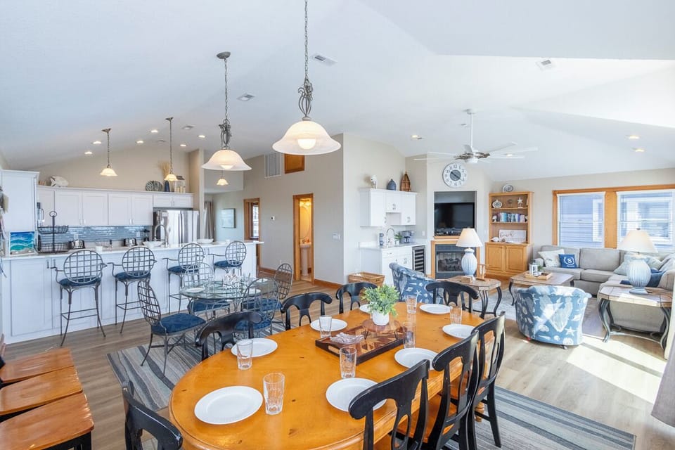 Top Level Dining Area