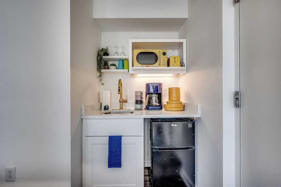 Charming kitchenette with vibrant accents—perfect for a stylish stay!