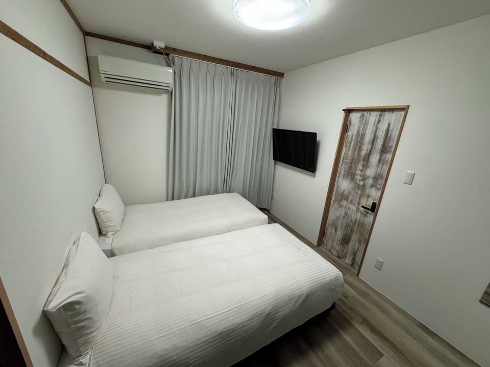 Twin Room | Down comforters, desk, laptop workspace, free WiFi