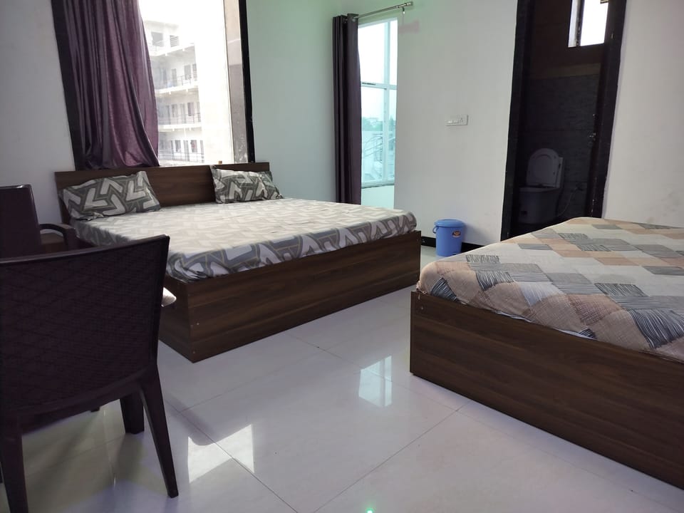 Family Quadruple Room, City View | Desk, WiFi (free)