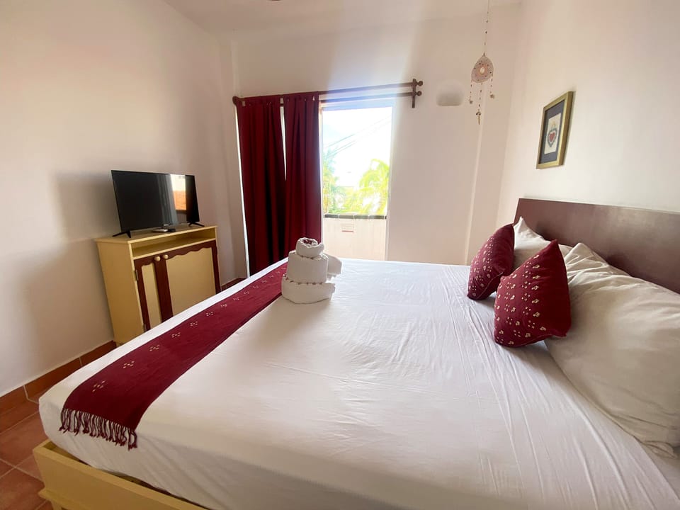 Comfort Double Room, Courtyard View | In-room safe, free WiFi, bed sheets
