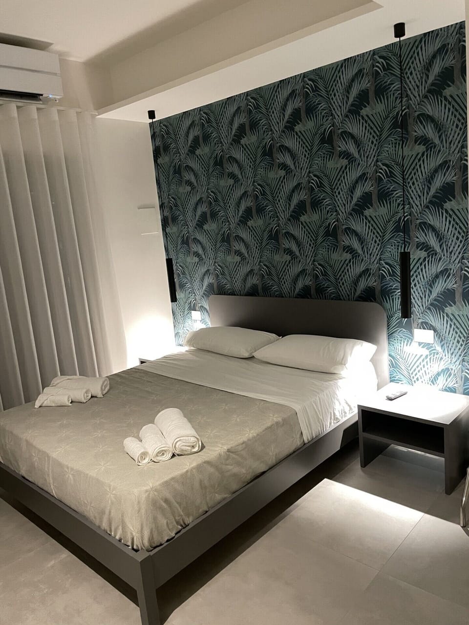Luxury Double Room (Room 3) | Soundproofing, free WiFi, bed sheets